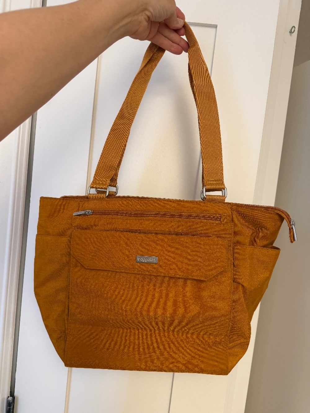 Baggallini Shoulder Bag in Orange